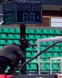  尼斯主场灯光故障，比赛中断十分钟后恢复  