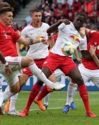  莱比锡红牛与拜仁慕尼黑争夺欧冠资格白热化  