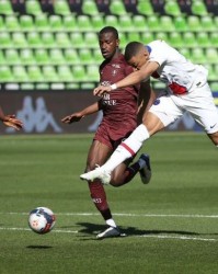  法甲半程盘点 巴黎领跑优势缩水至五分  