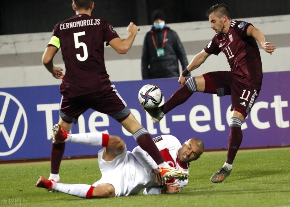  佛罗伦萨租借巴黎弃将成功，法国边锋首秀献绝杀  