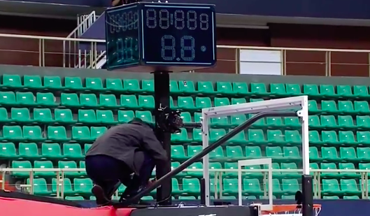  尼斯主场灯光故障，比赛中断十分钟后恢复  